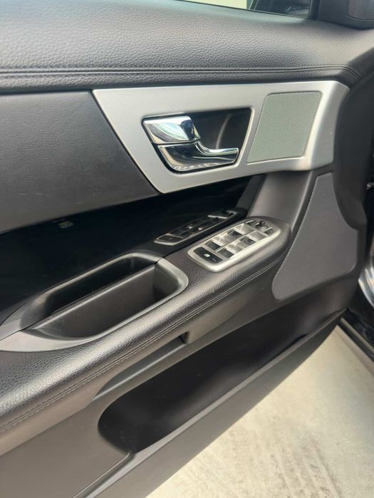 JAGUAR XE Black Edtion