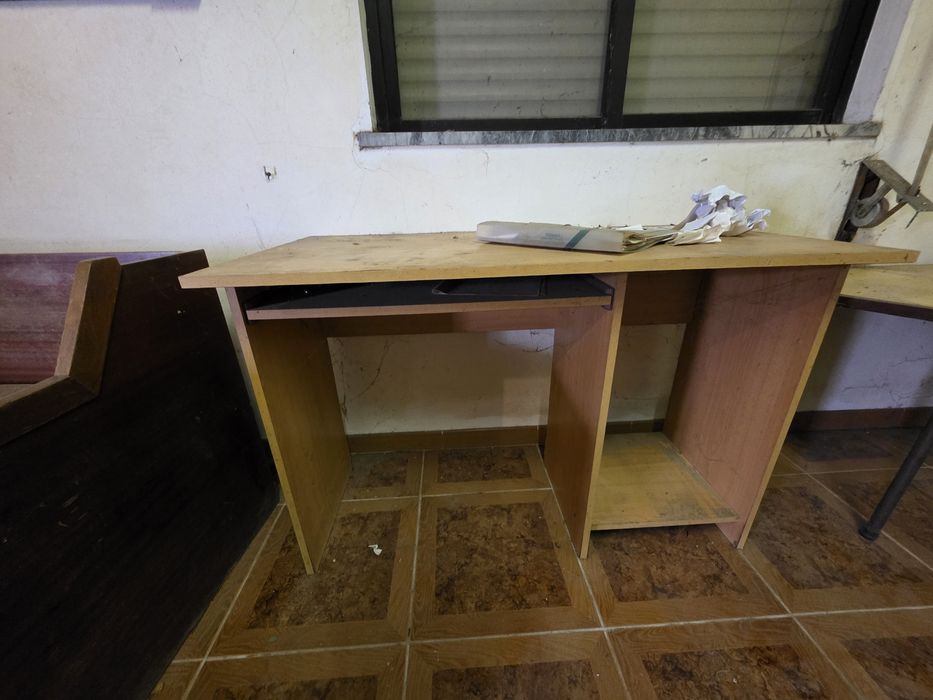 Secretária e cama individual