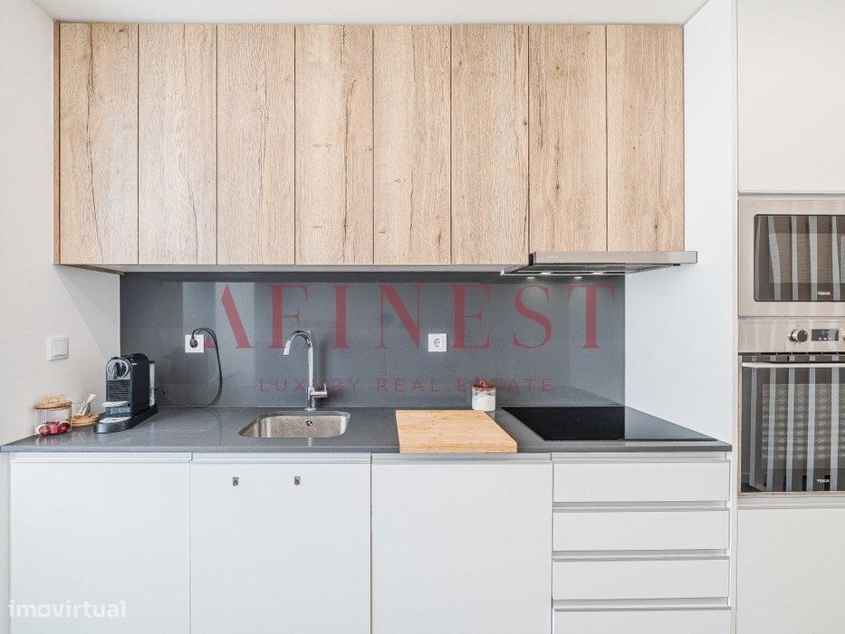 T2 Remodelado em Alcabideche | Pronto a Habitar | Nascente/Poente |