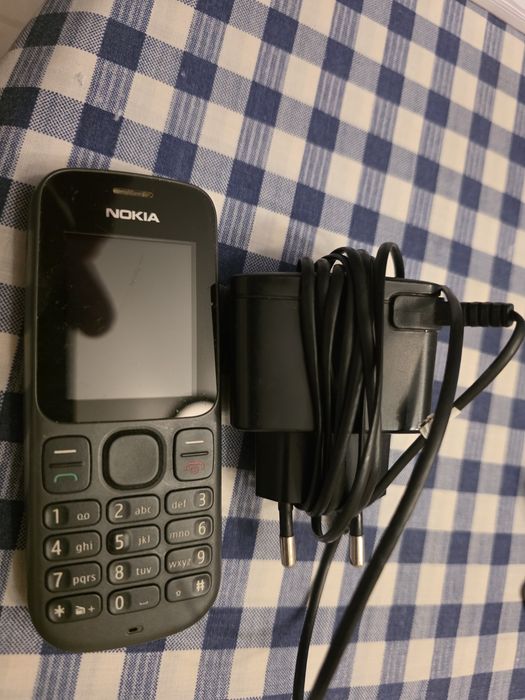 Nokia pequeno preto antigo a funcionar bem