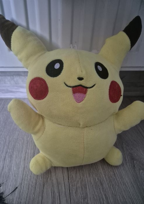 Maskotka pikachu pokemon