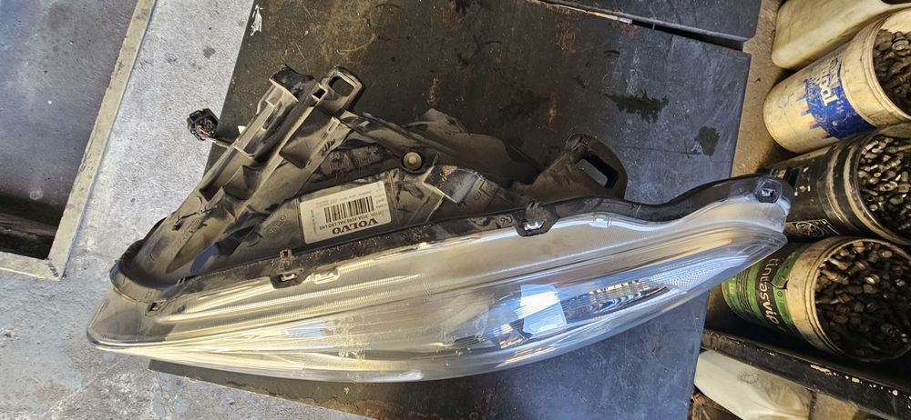 Farol para Volvo XC60