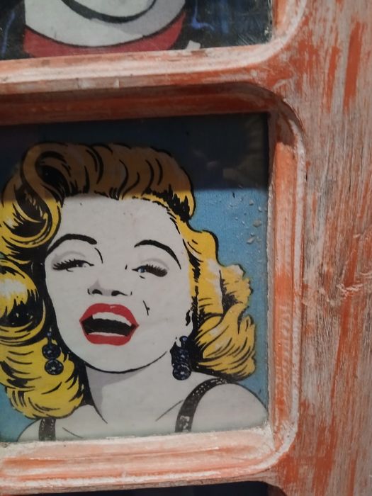 Quadro em janela reciclada