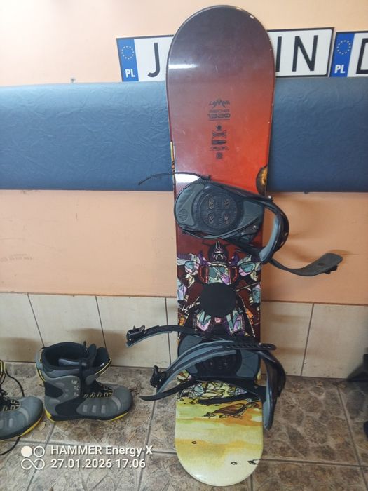 Deska snowboardowa z wiązaniami