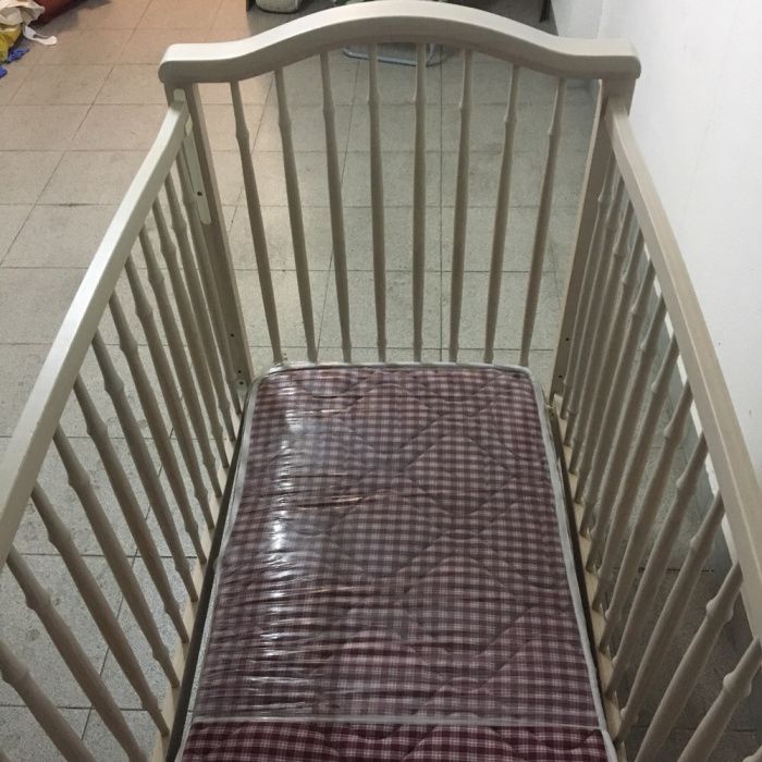 Cama de bebé em Madeira