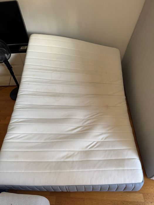 Roupeiro cama e colchoes