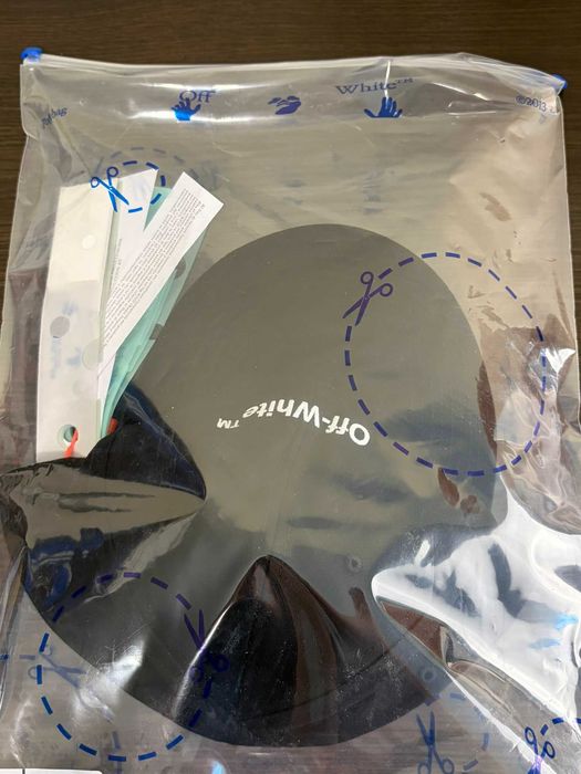 Czapka z daszkiem Off-White Helvetica Baseball Cap