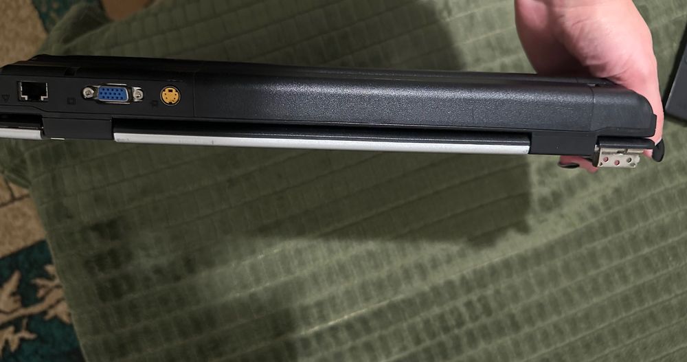 Ноутбук Fujitsu-Siemens AMILO Li 2732