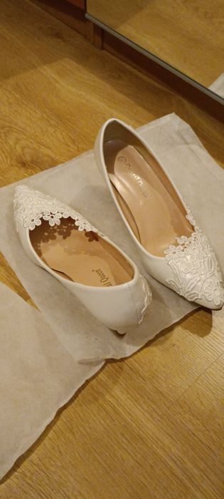 Buty Ślubne na obcasie czółenka Crystal Queen r.39 Koronka