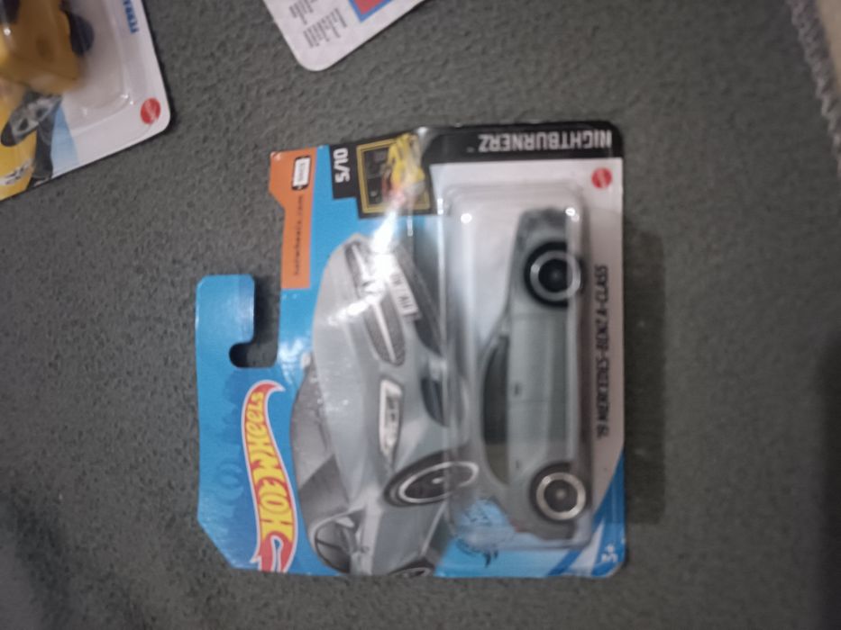 Hot Wheels em cartela
