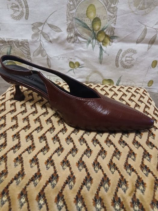 Слингбеки лакированые продам.