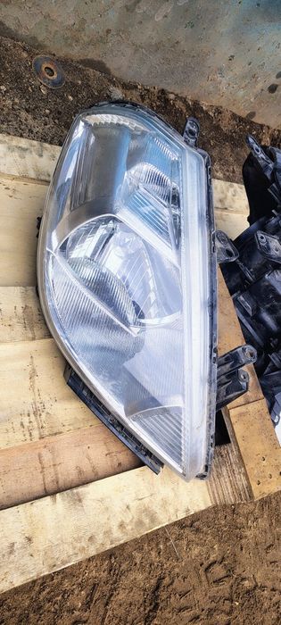 Фари Nissan Tiida