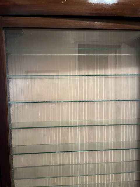 Estante/Vitrine em madeira e vidro