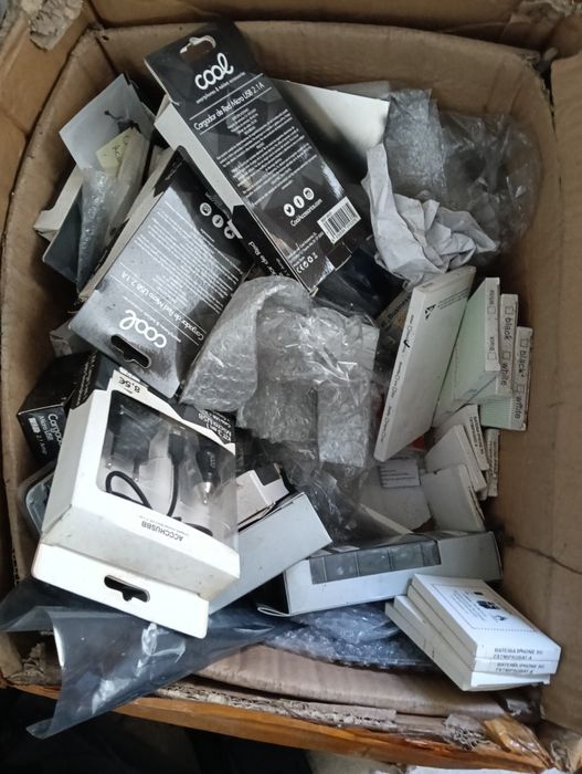 Lote de material para telemóveis( resto de stock)