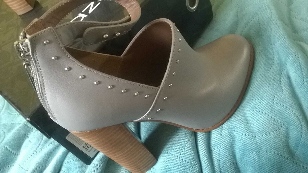 damskie wiosenne / jesienne buty kazar w szarym kolorze