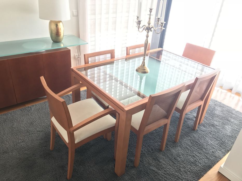 Mesa de jantar extensivel + 4 cadeiras em Cerejeira