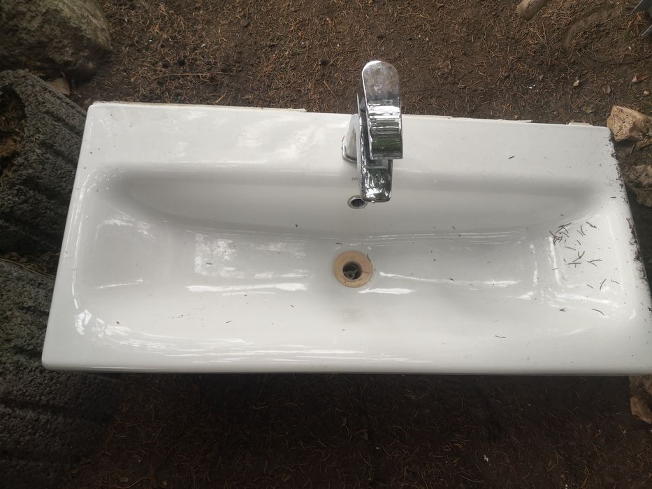 Umywalka 84 cm z baterią