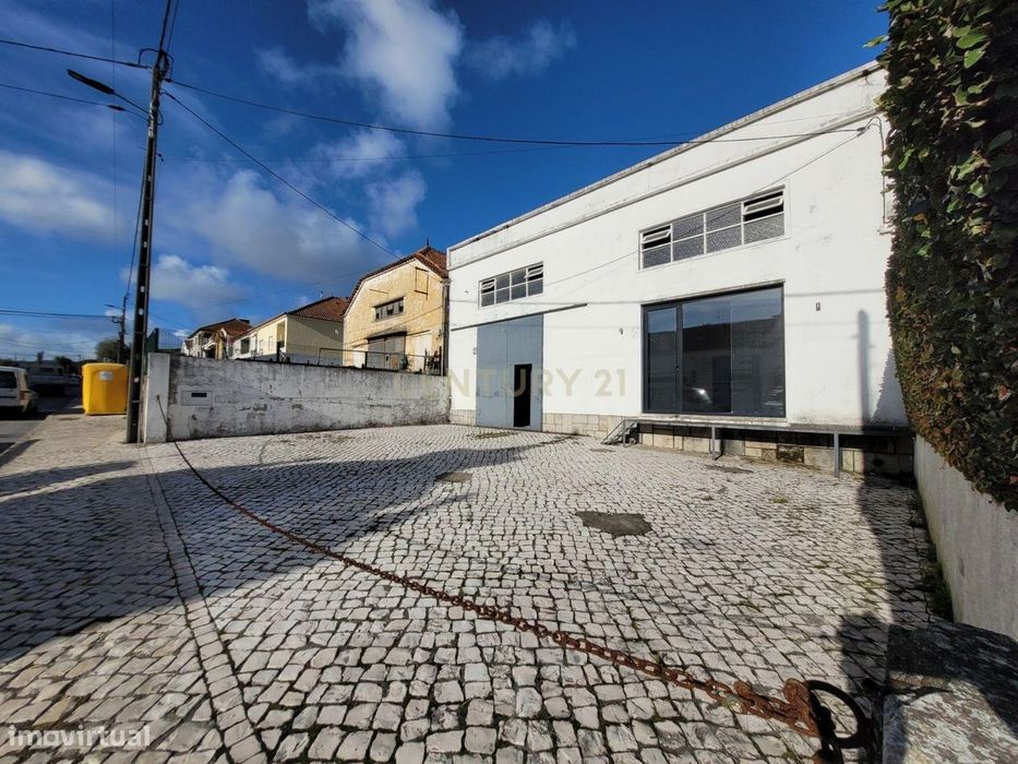 Oportunidade Única: Armazém na Merceana, Zona Central, ao Lado da Farm