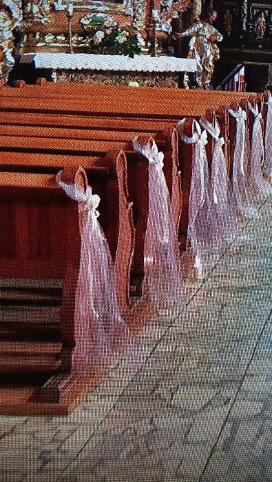 Tiul na ławki kościół