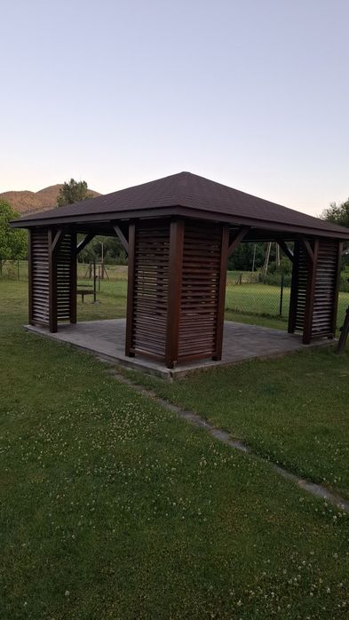 Altana kwadratowa czarna 3x3 gont bitumiczny Podłoga deska 3cm