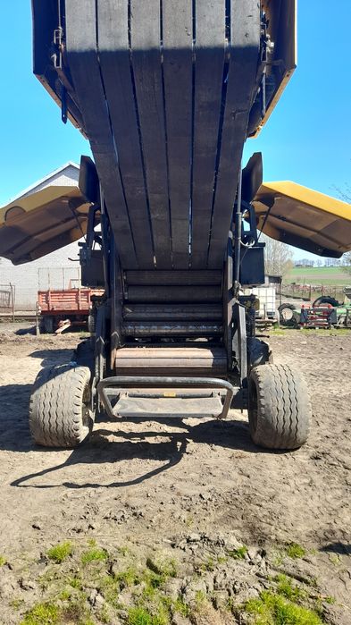 Prasa New Holland BR7070