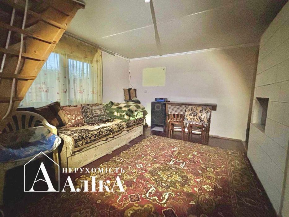 Продам дачний будинок на березі річки