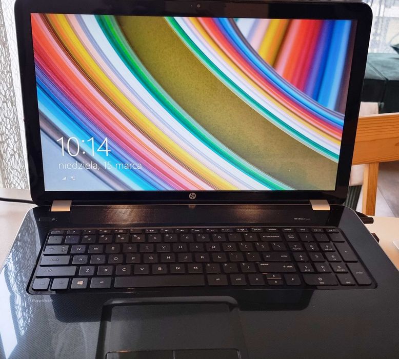 Duży Laptop HP Pavilion 17" 8GB RAM Szybki SSD Nagrywarka DVD jak nowy