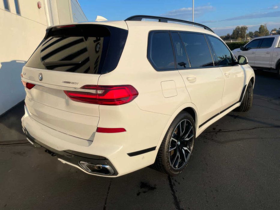 BMW X7 xDrive50i      2019