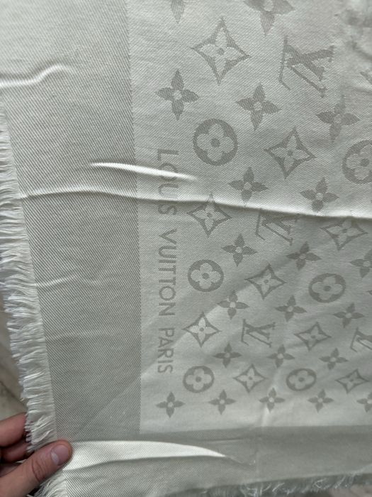Louis Vuitton – beżowy szal z monogramem, jedwab i wełna