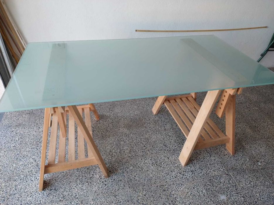 Secretária com tampo em vidro