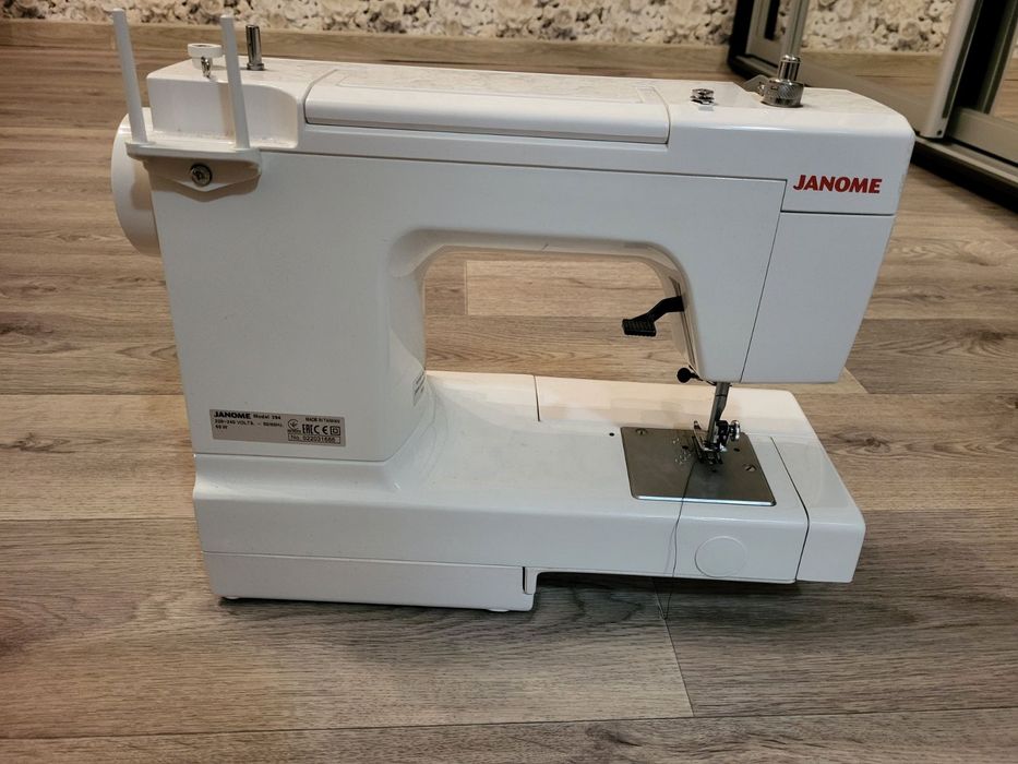 Электромеханическая швейная машина Janome 394