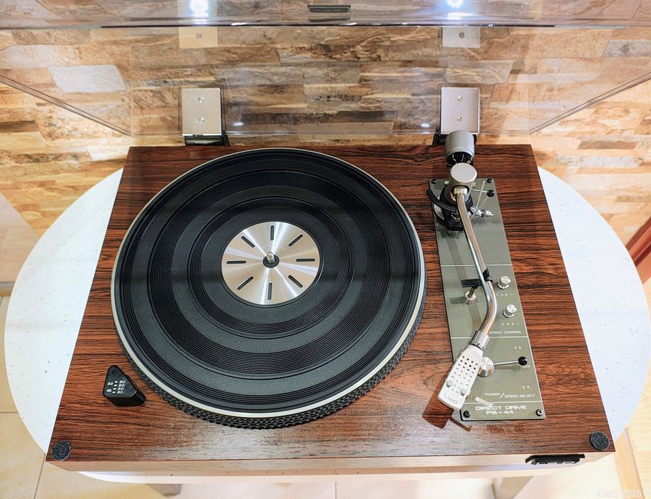Gramofon Lo D  Hitachi PS -44