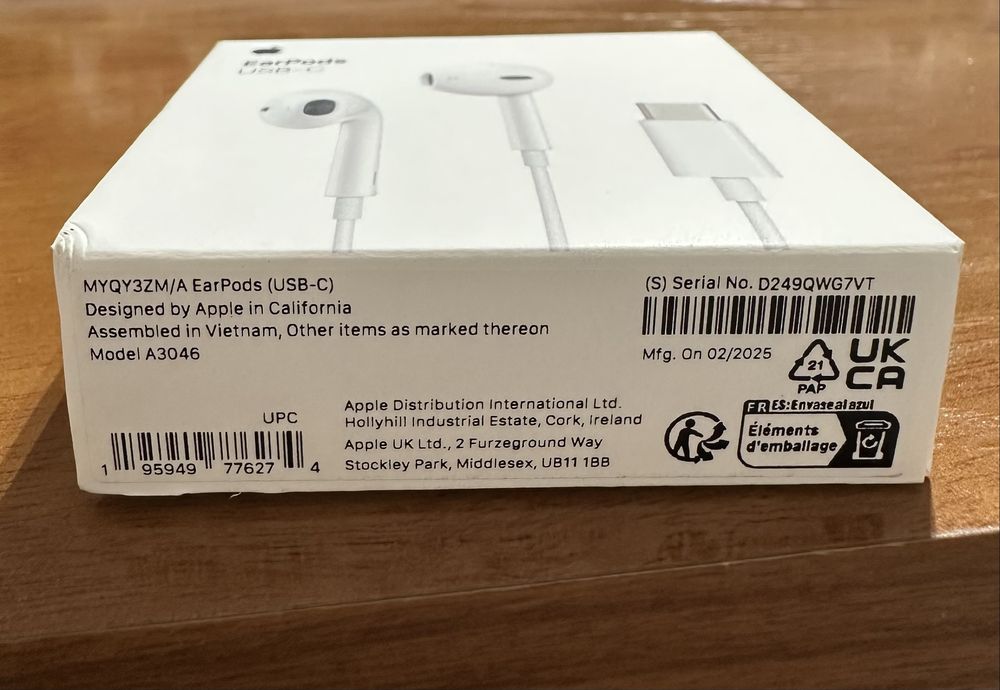 Наушники Apple проводные.