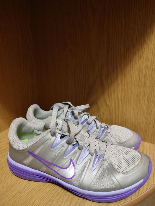 Кросівки жіночі Nike оригінальні стан ідеальний 38р.