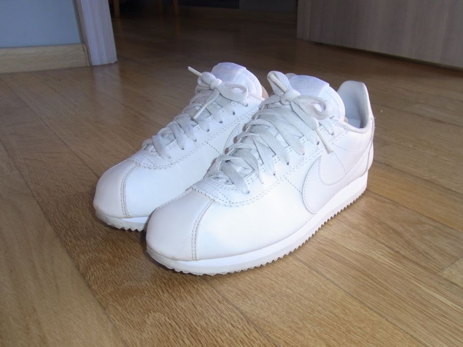 Nike Cortez White on white
