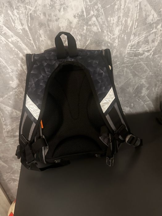 Продам портфель шкільний