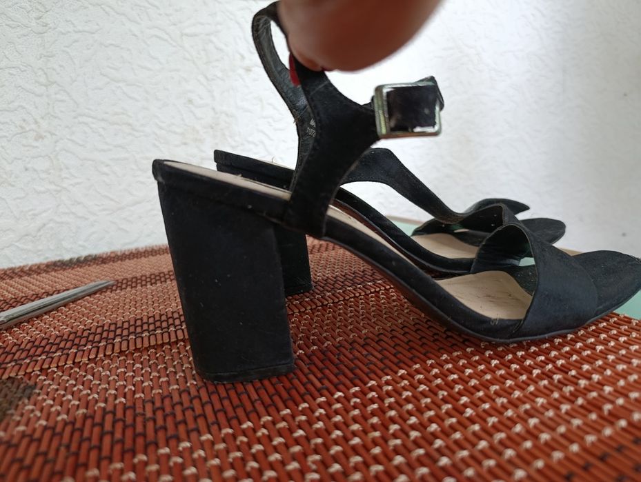 Босоніжки 37 розмір