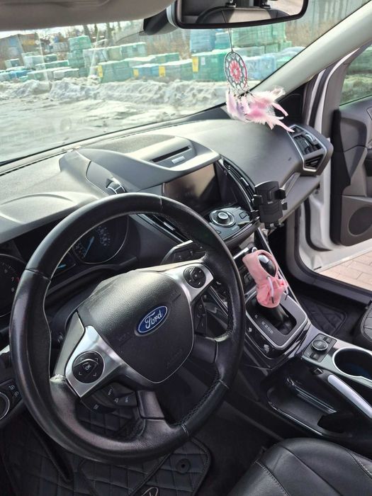 Продам Ford Escape 2013 року в максимальній комплектації Titanium.