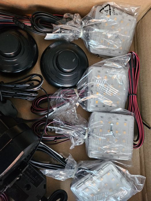 Oświetlenie LED zestaw nowy do meblościanki