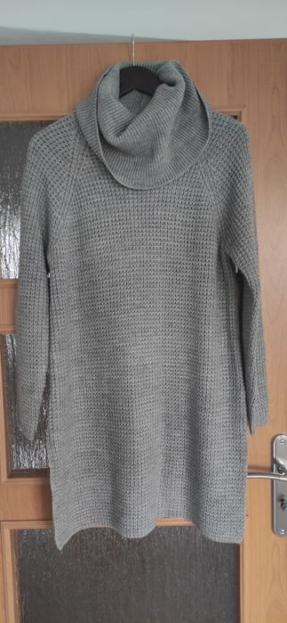 Długi swetr z golfem