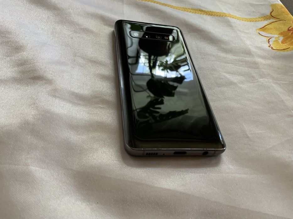 Флагман Samsung S10. 8/128GB. 2 sim, Европеец. В идеале !