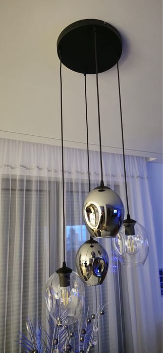 Lampa wisząca cztery klosze
