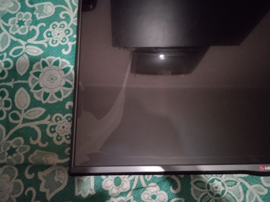 Телевізор LG з розбитою матріцею