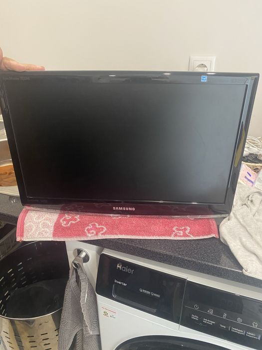 Televisao de 50cm com suporte de parede