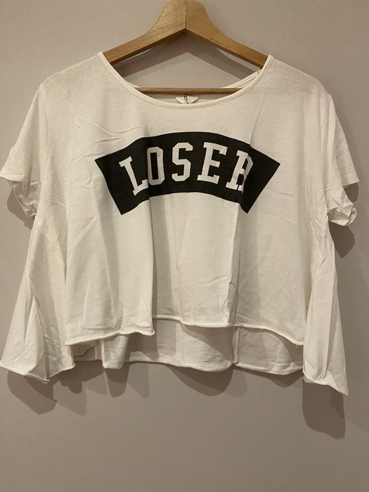Biały crop top z nadrukiem