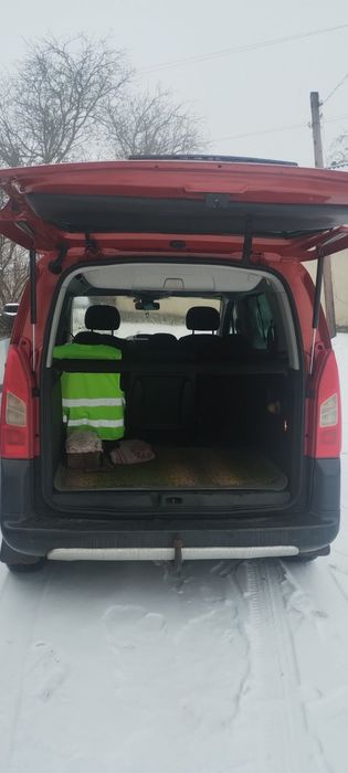 Продам Пежо- партнер 2008 р.в
1.6 бензин.ел.пакет.2 -зонний клімат--