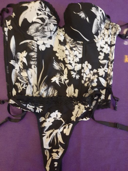 Комплект корсет с форменной чашкой 85B и трусики M