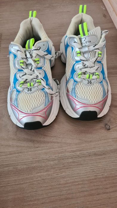 Продам кроссовки 36 р
