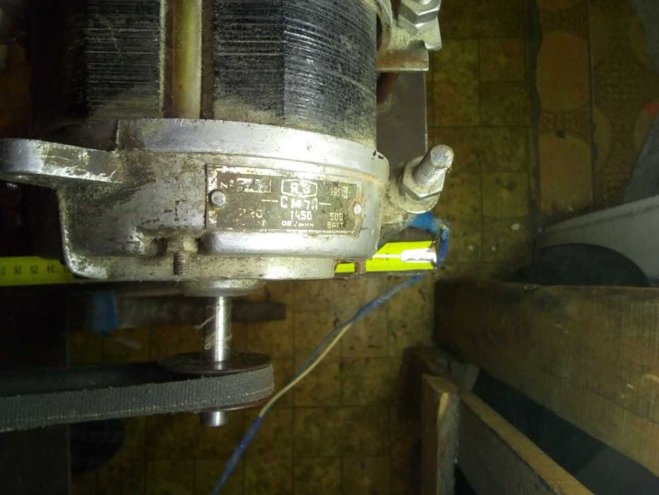 Саморобний домашній токарний станок по дереву б/в 220V