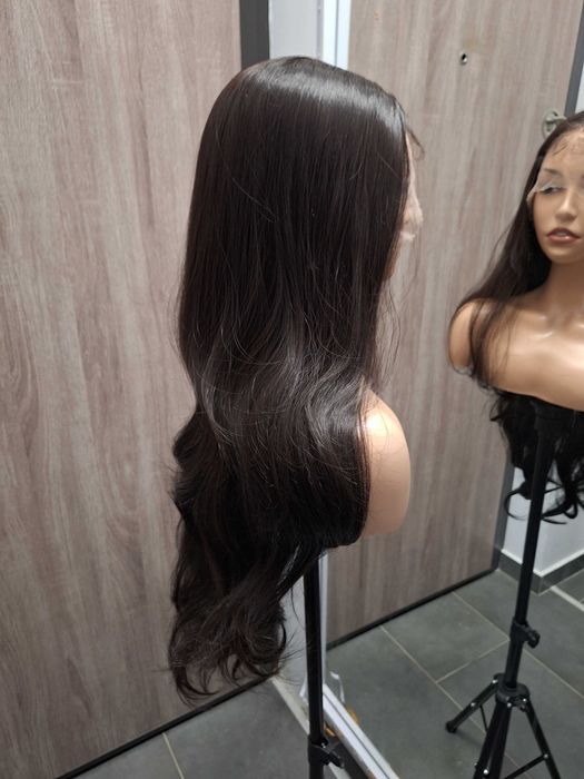Długa Falowana Ciemna Peruka Na Koronkowej Siateczce Lace Front Wig